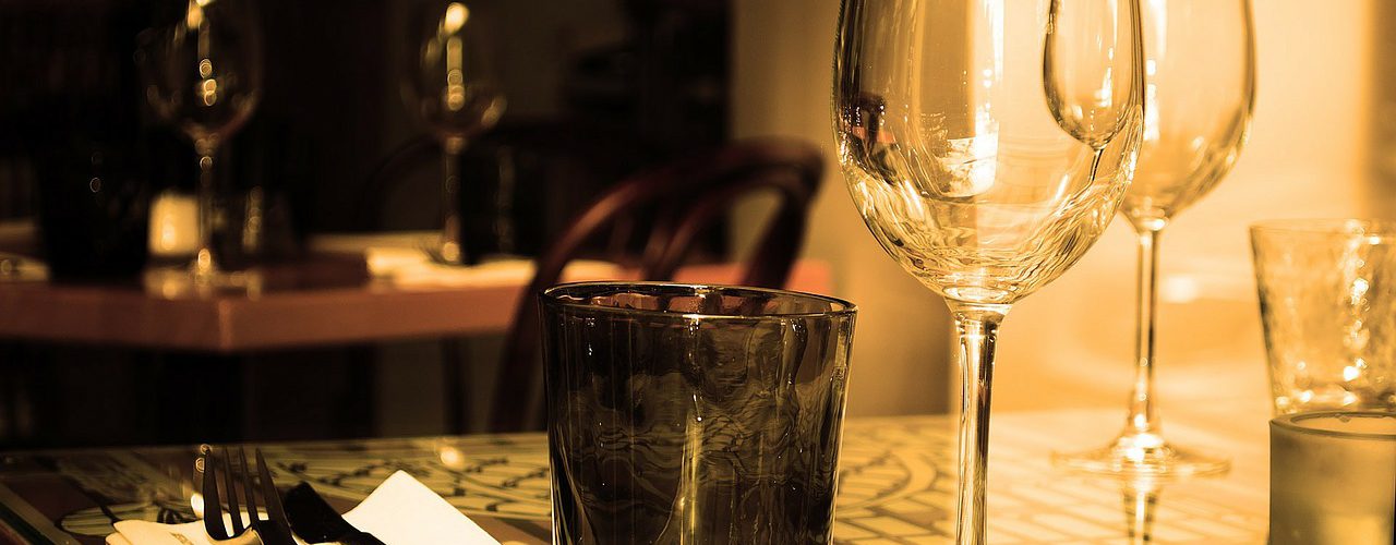 Table setting with wine glasses